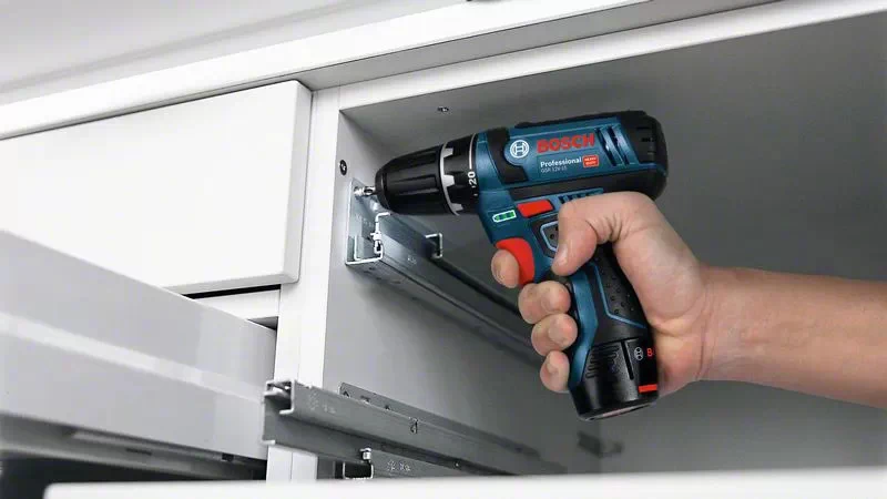 Bosch Bosch Akku-Bohrschrauber 12 V Li-Ion 1300 tr/min Noir, Bleu, Rouge