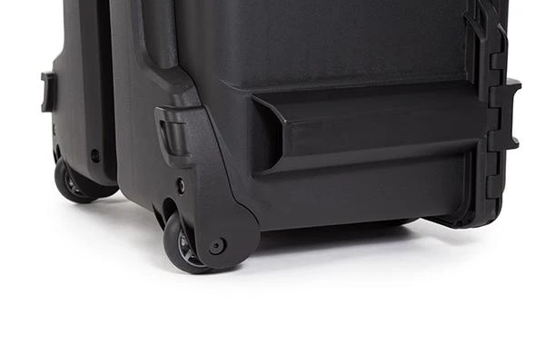 Valise Rigide à roulettes Nanuk 960 avec Séparateurs rembourrés et Organisateur de couvercle (Noir)
