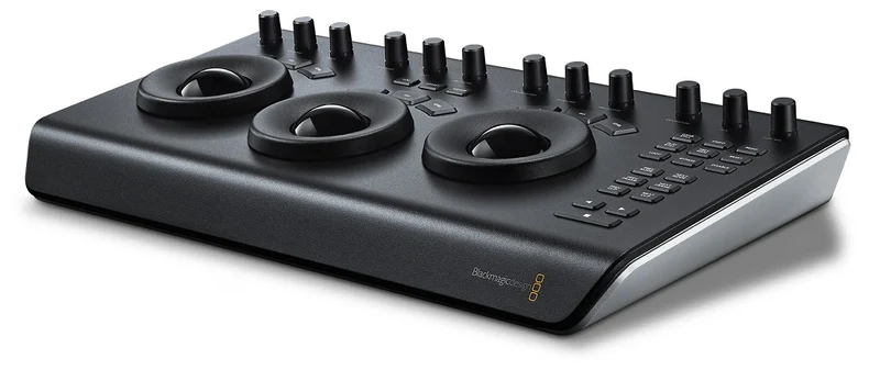 Panneaux d’étalonnage DaVinci Resolve Micro Panel avec clé d'activation DaVinci Resolve Studio